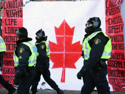 Canadian-Police-Officers-640x480.jpg