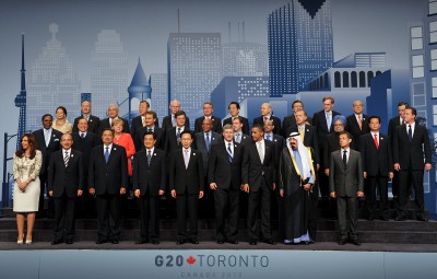 World leaders wave during their official photo call at the G-20 Summit on Sunday (Jun. 27)
