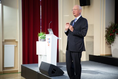 After the Honorary Doctor’s Regalia Award Ceremony, Professor Schwab read an open lecture “Leadership Challenges in the Age of the Fourth Industrial Revolution”