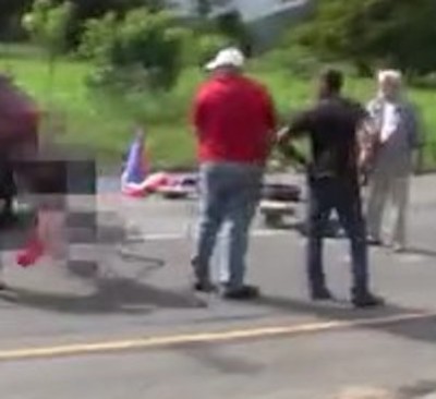 American lawyer shoots dead two mining protesters for blocking road (1).jpg
