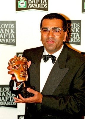 BBCs-Martin-Bashir-holds-the-Bafta-he-won-for-his-Princess-Diana-foto-PA-scaled.jpg