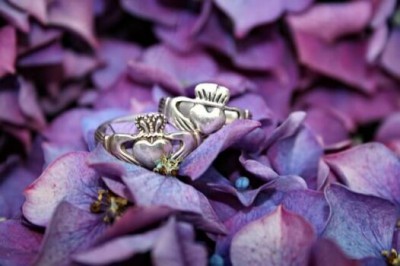 claddagh-ring-meaning-526x350.jpg