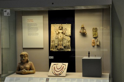 1280px-Burney,_or_the_Queen_of_the_Night,_relief_inside_a_display_case._The_British_Museum,_London.jpg