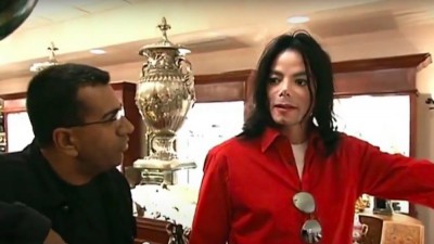 michael-jackson-felt-betrayed-by-martin-bashirs-blockbuster-documentary-1604603160.jpg