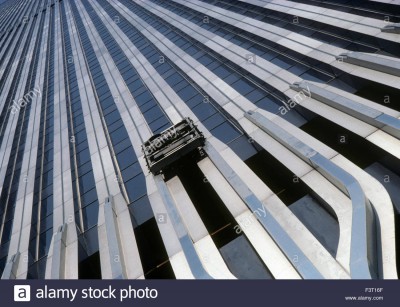 window-cleaning-at-new-yorks-world-trade-centre-in-1981-F3T16F.jpg
