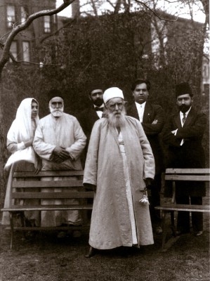 Abdu'l-Baha with entourage in Chicago-i-1.jpg