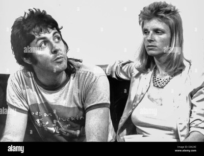 paul-mccartney-and-his-wife-linda-eastman1973-E3K2XE.jpg