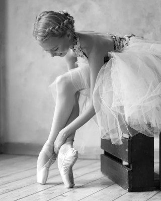 Beautiful-Ballerina-Photos-Professional-Ballet-Shooting-22-www.wikigrewal.com_-662x828.jpg