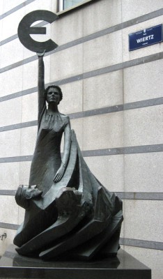 Euro statue outside European Parliament
