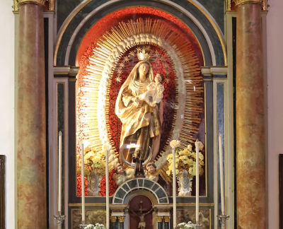 Virgin Mary holding Baby Jesus statue