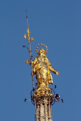 Madonnina_-_Duomo_-_Milan_2014_02.jpg