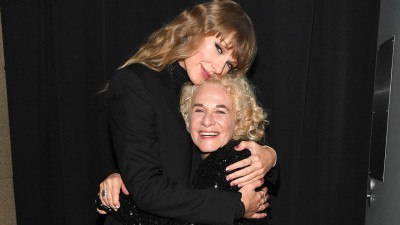 Carole_King_Taylor_Swift_GettyImages-1350323402_1280.jpg
